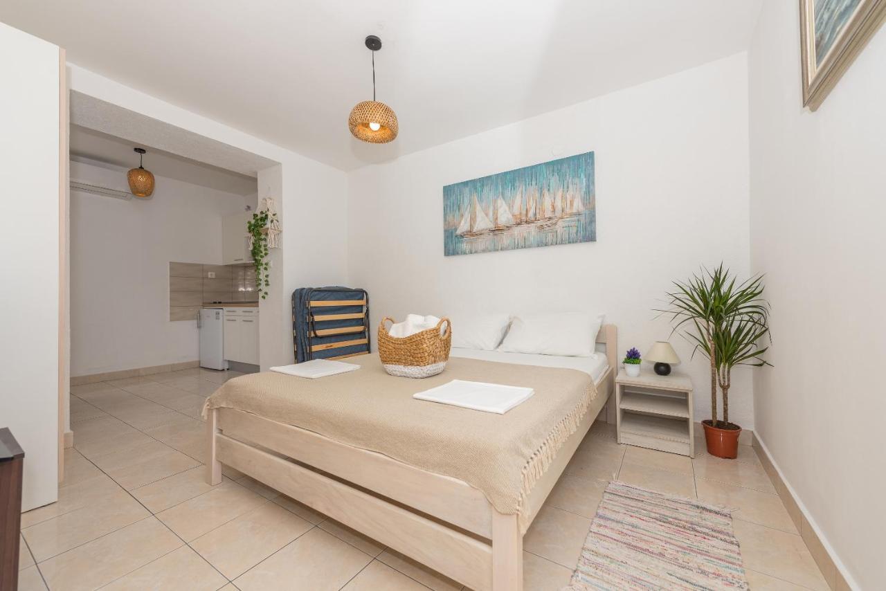 Apartmani Vukusic Promajna Esterno foto