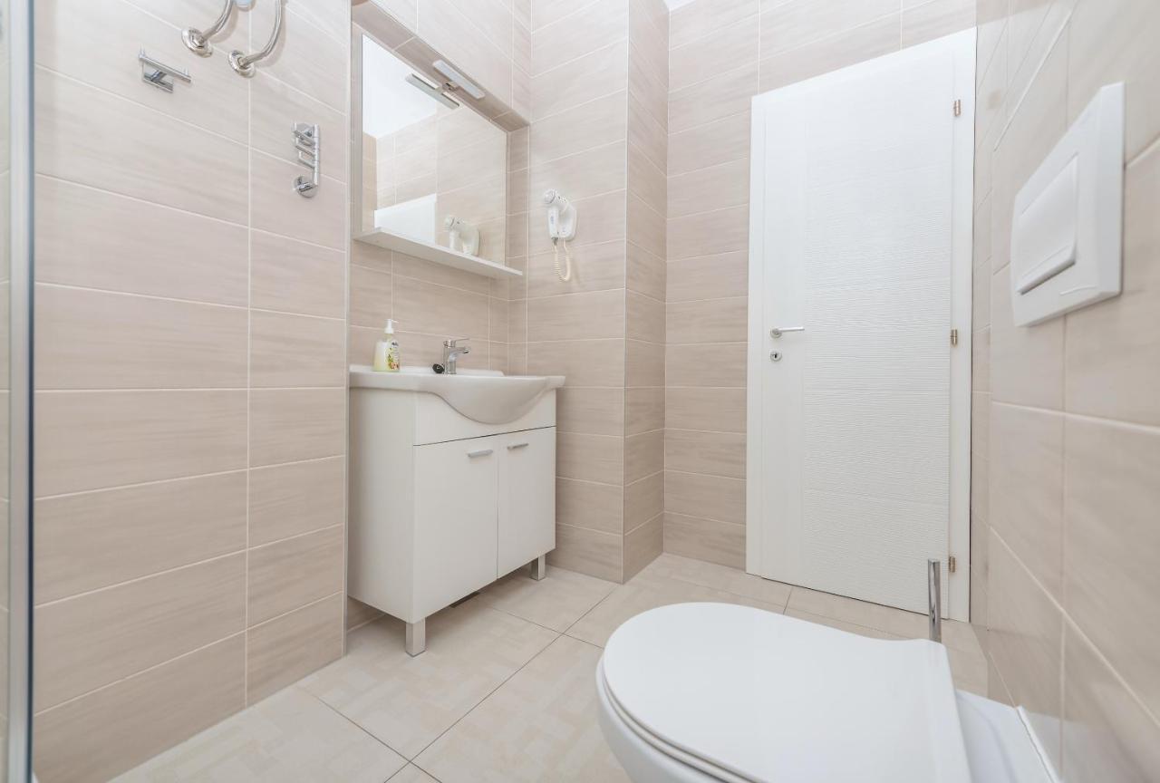 Apartmani Vukusic Promajna Esterno foto