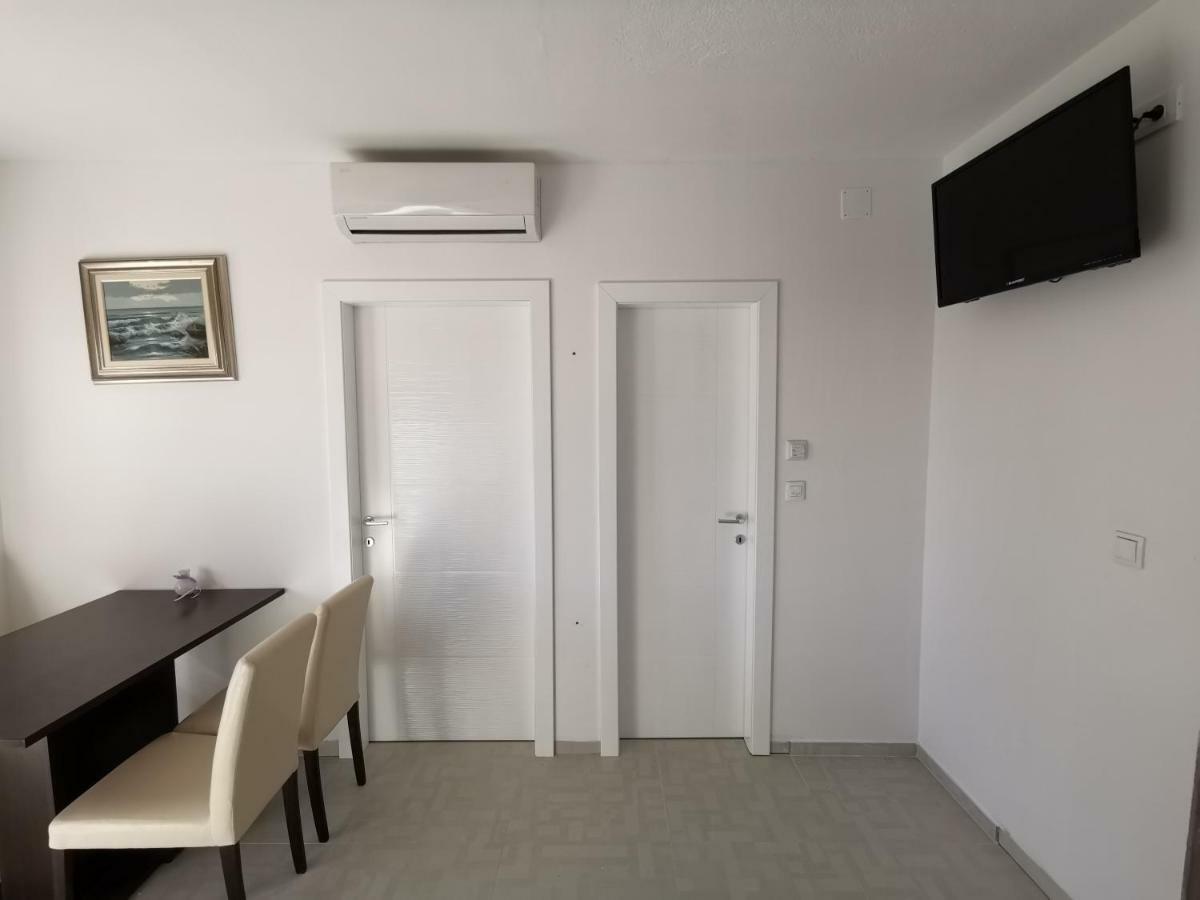 Apartmani Vukusic Promajna Esterno foto